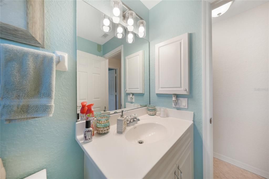 合同活跃: $350,000 (3 贝兹, 2 浴室, 1671 平方英尺)