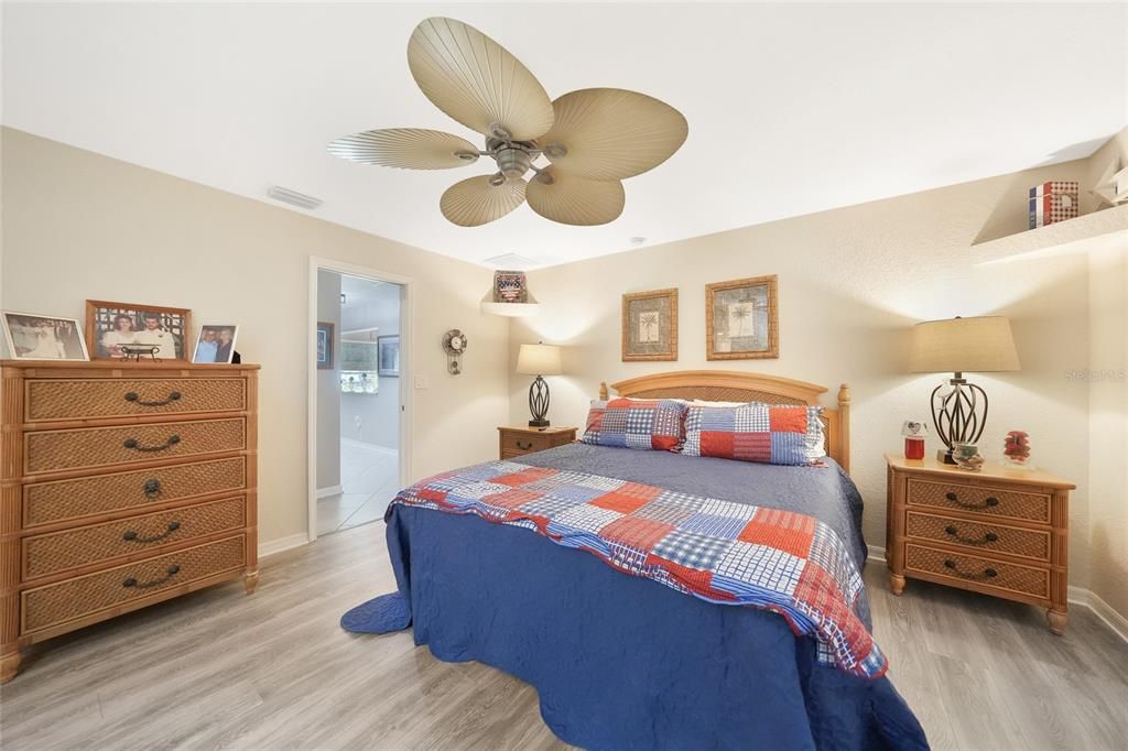 合同活跃: $350,000 (3 贝兹, 2 浴室, 1671 平方英尺)