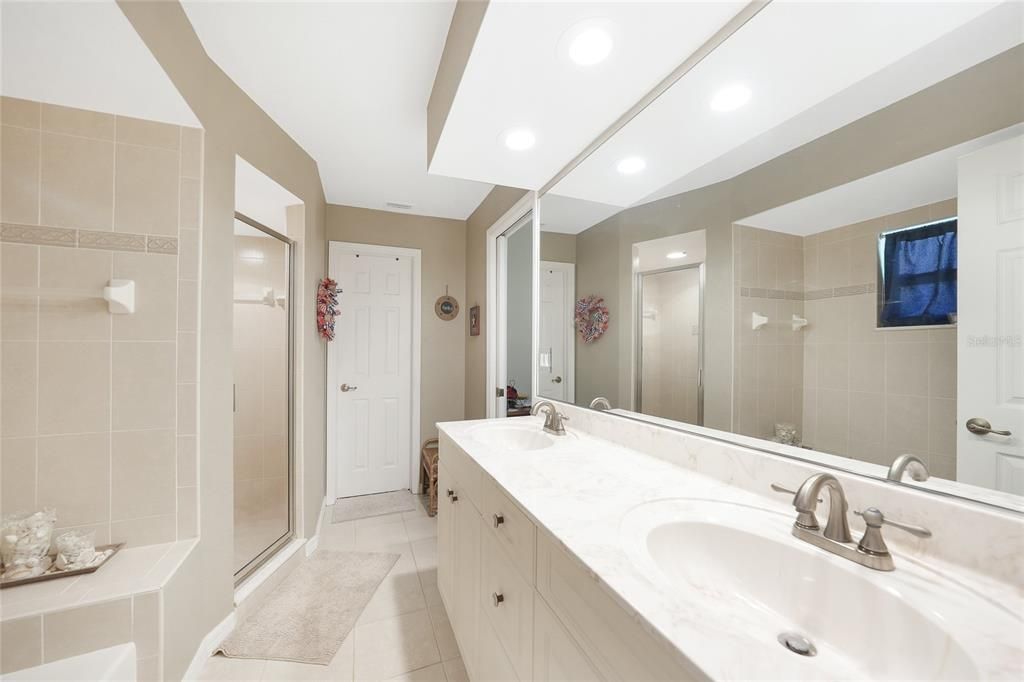 合同活跃: $350,000 (3 贝兹, 2 浴室, 1671 平方英尺)