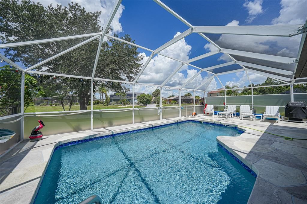 合同活跃: $350,000 (3 贝兹, 2 浴室, 1671 平方英尺)