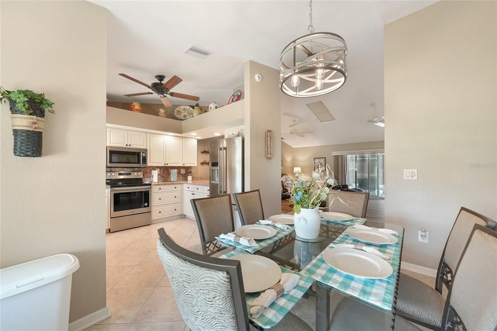 合同活跃: $350,000 (3 贝兹, 2 浴室, 1671 平方英尺)