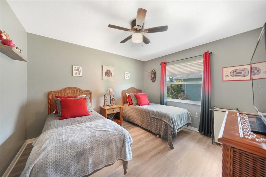 合同活跃: $350,000 (3 贝兹, 2 浴室, 1671 平方英尺)