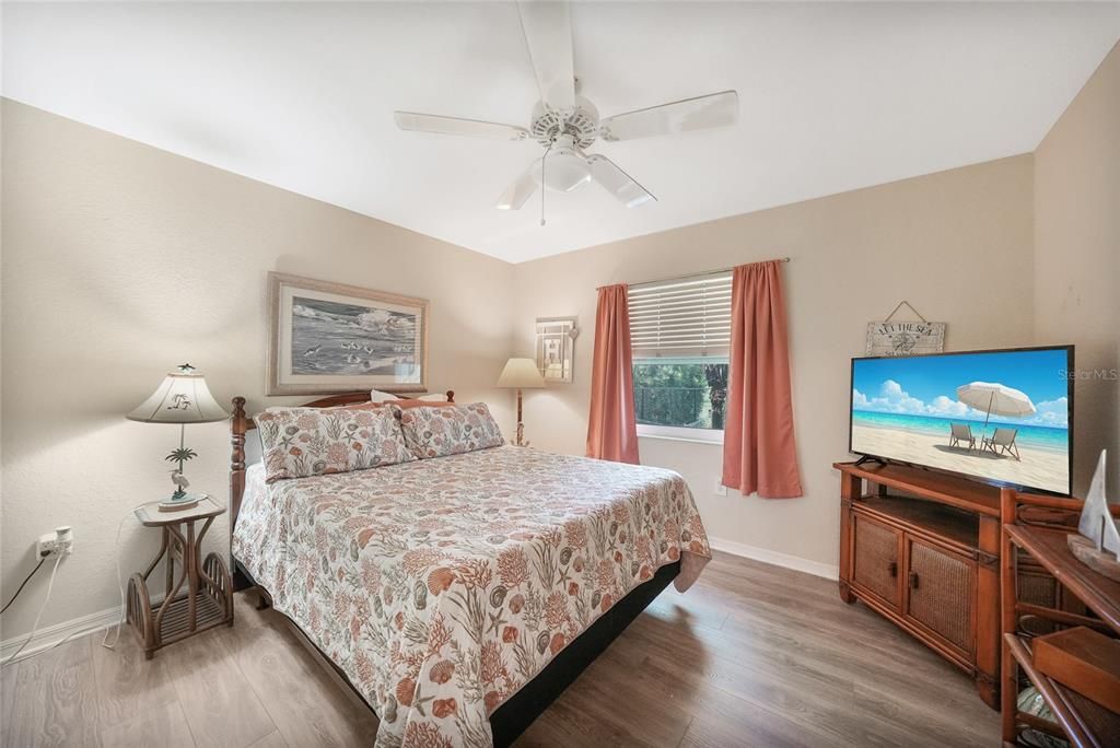 合同活跃: $350,000 (3 贝兹, 2 浴室, 1671 平方英尺)