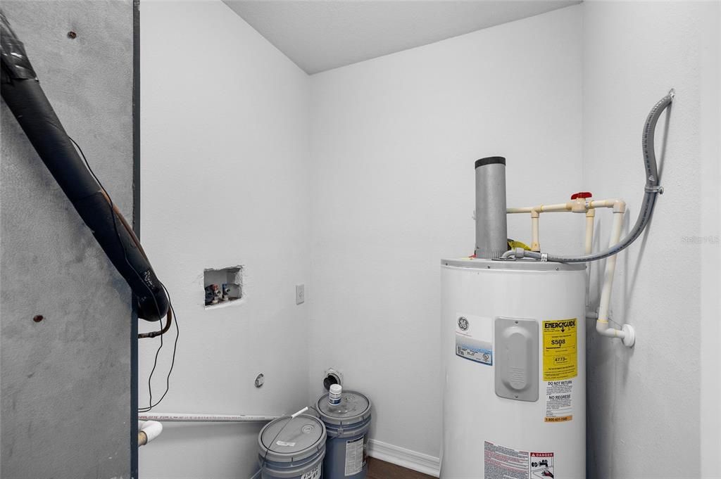 For Sale: $189,000 (2 beds, 1 baths, 800 Square Feet)