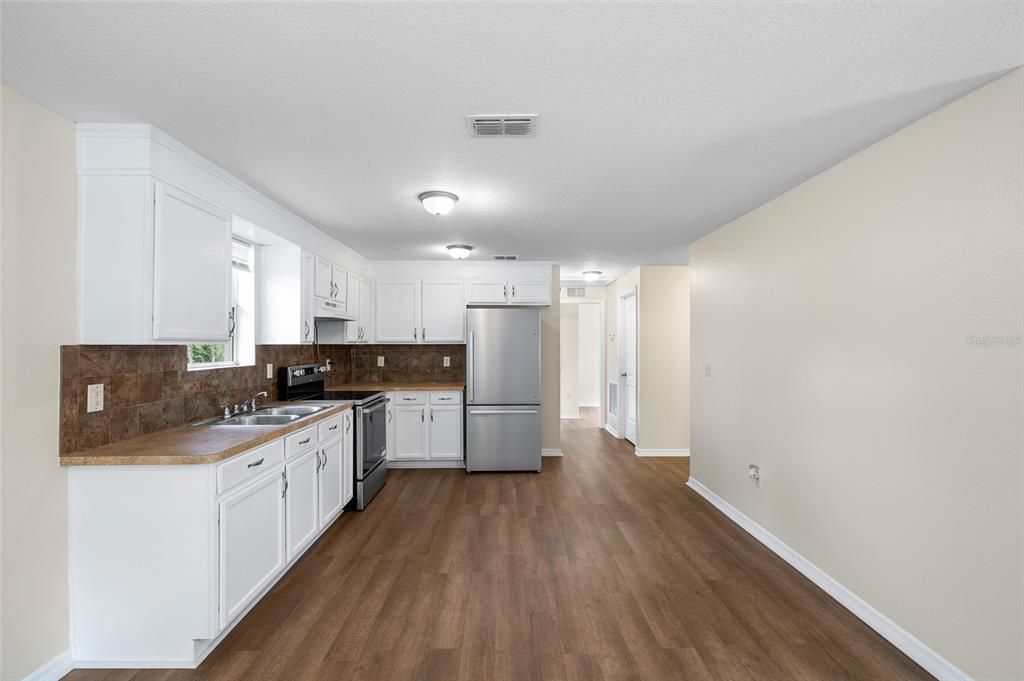 For Sale: $189,000 (2 beds, 1 baths, 800 Square Feet)