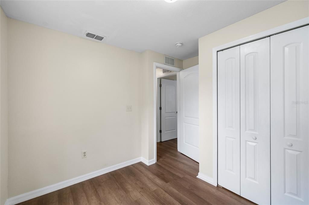 For Sale: $189,000 (2 beds, 1 baths, 800 Square Feet)