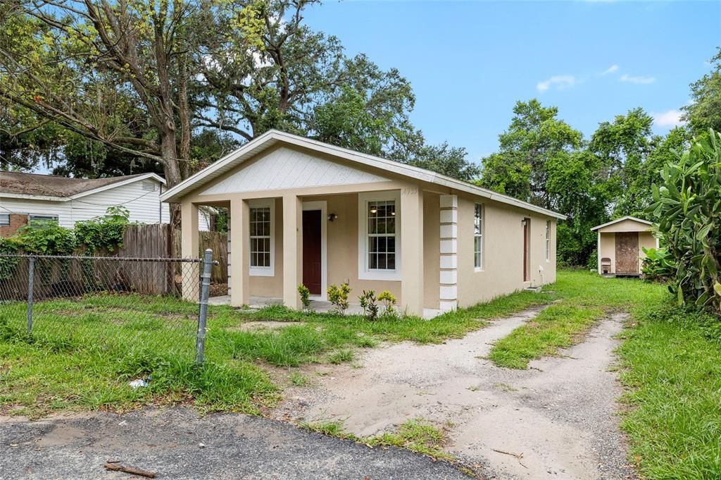 For Sale: $189,000 (2 beds, 1 baths, 800 Square Feet)