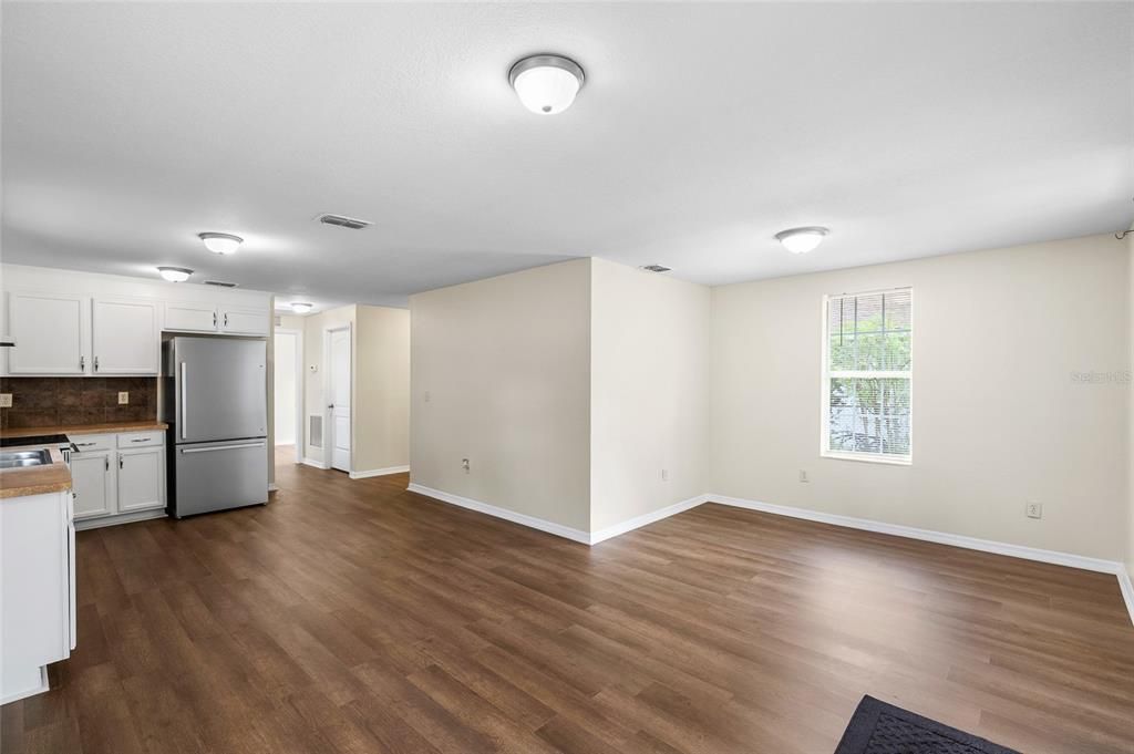 For Sale: $189,000 (2 beds, 1 baths, 800 Square Feet)