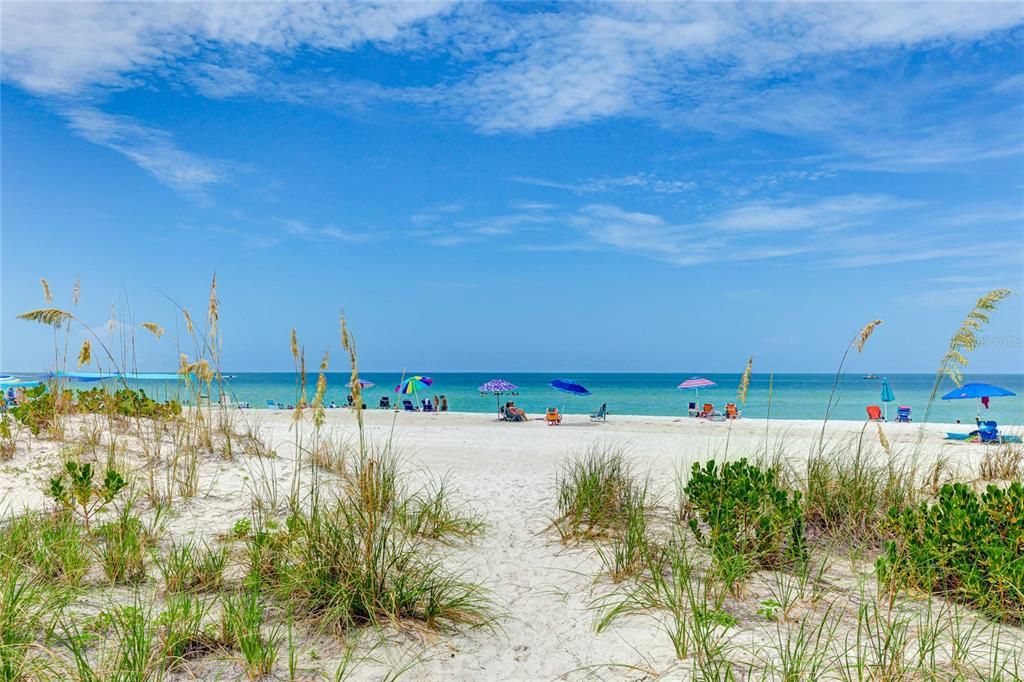 待售: $745,000 (2 贝兹, 1 浴室, 651 平方英尺)