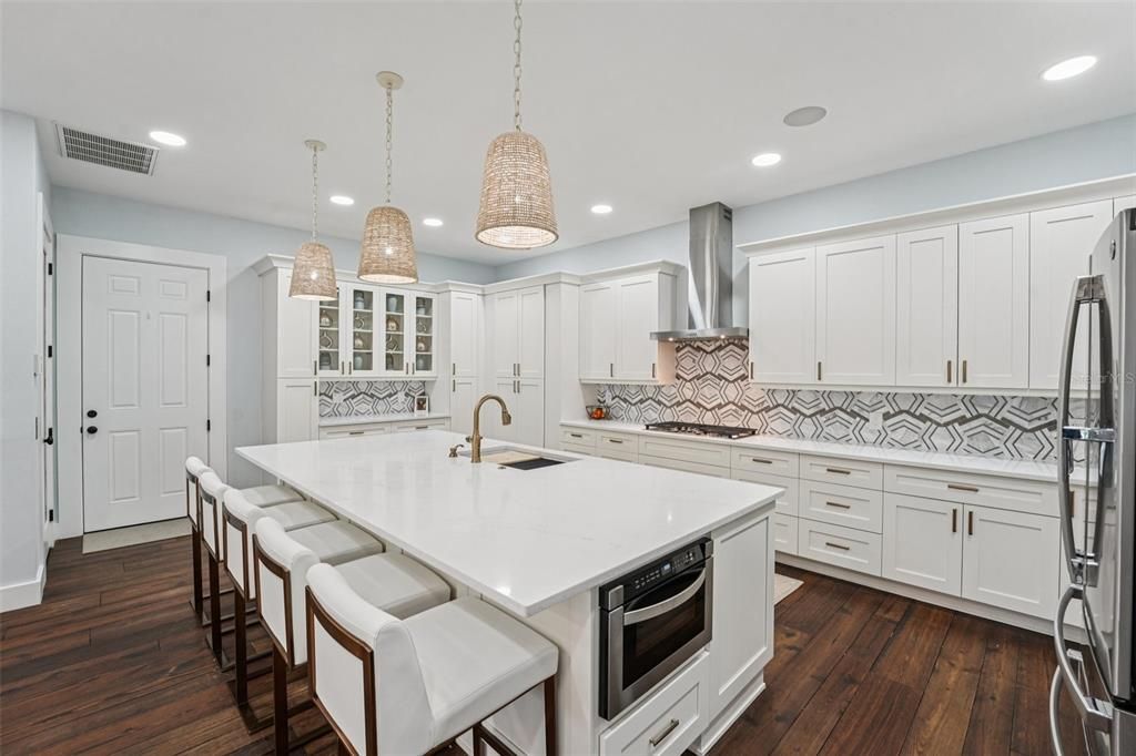 待售: $2,725,000 (7 贝兹, 6 浴室, 8047 平方英尺)