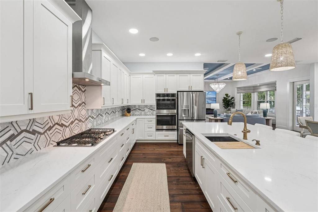 待售: $2,725,000 (7 贝兹, 6 浴室, 8047 平方英尺)