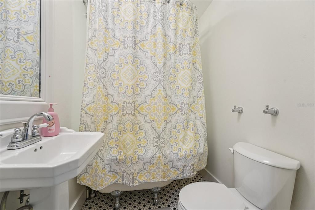 待售: $2,725,000 (7 贝兹, 6 浴室, 8047 平方英尺)