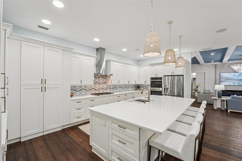 待售: $2,725,000 (7 贝兹, 6 浴室, 8047 平方英尺)