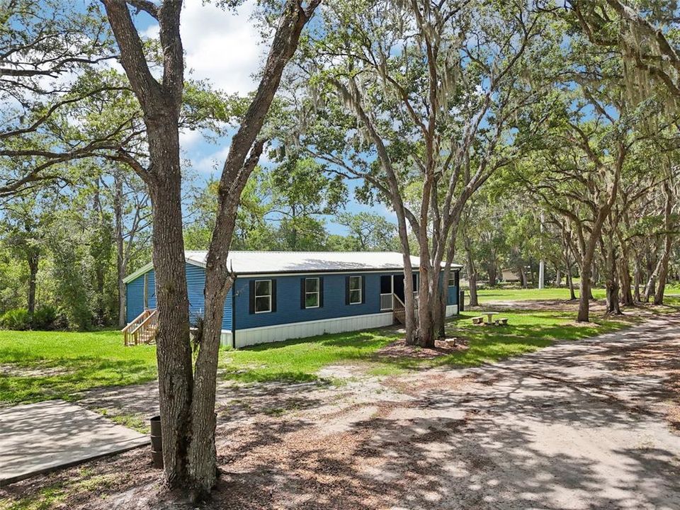 Vendido Recientemente: $449,900 (4 camas, 3 baños, 2400 Pies cuadrados)