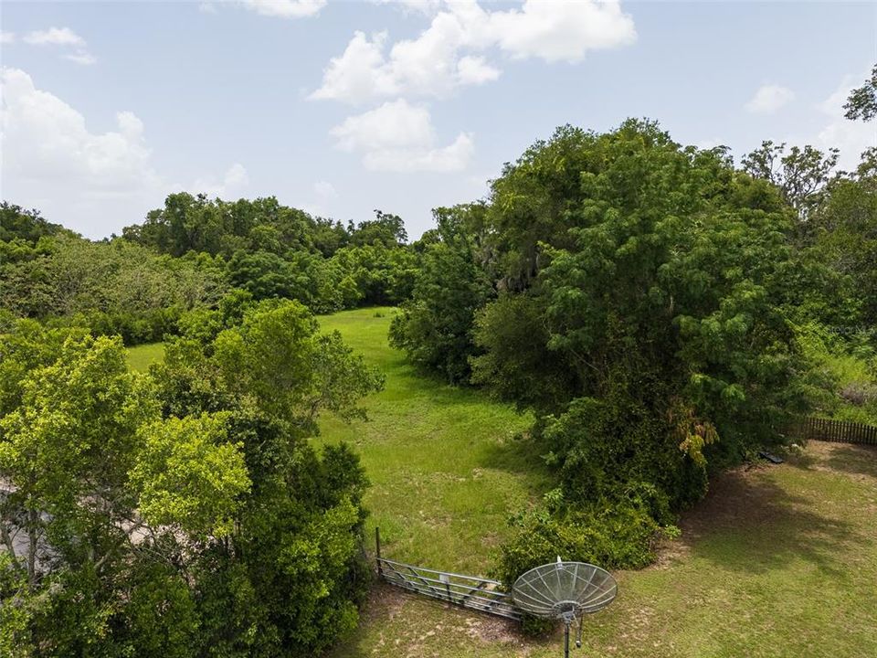 На продажу: $624,999 (11.70 acres)