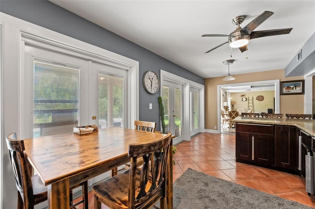 Под контрактом: $999,999 (4 спален, 2 ванн, 2757 Квадратных фут)