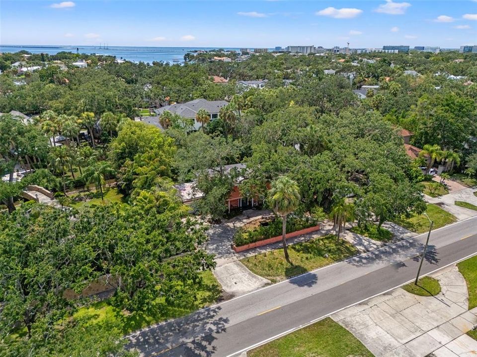 Под контрактом: $999,999 (4 спален, 2 ванн, 2757 Квадратных фут)