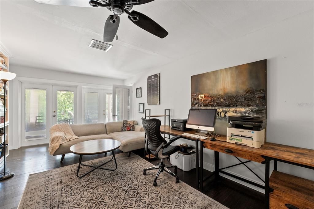 Под контрактом: $999,999 (4 спален, 2 ванн, 2757 Квадратных фут)