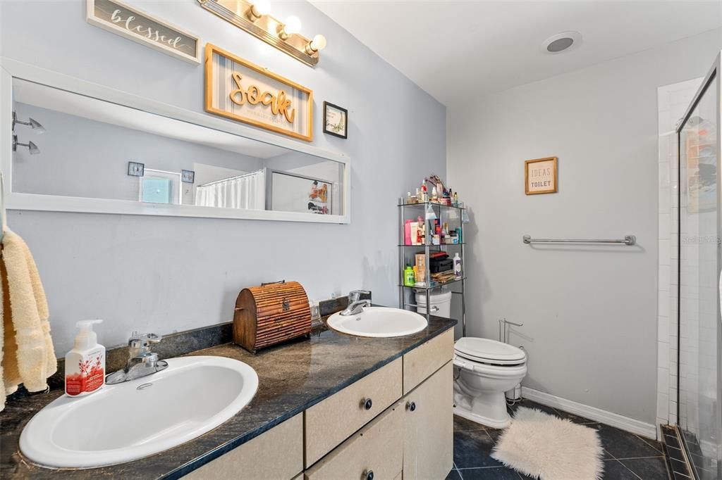 Под контрактом: $999,999 (4 спален, 2 ванн, 2757 Квадратных фут)