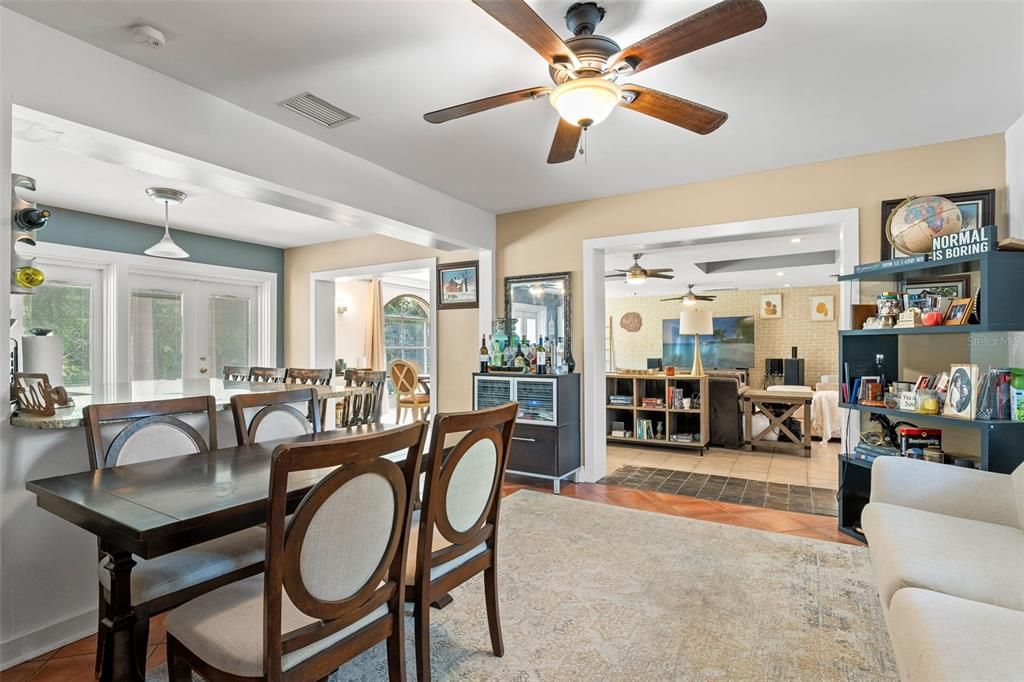 Под контрактом: $999,999 (4 спален, 2 ванн, 2757 Квадратных фут)