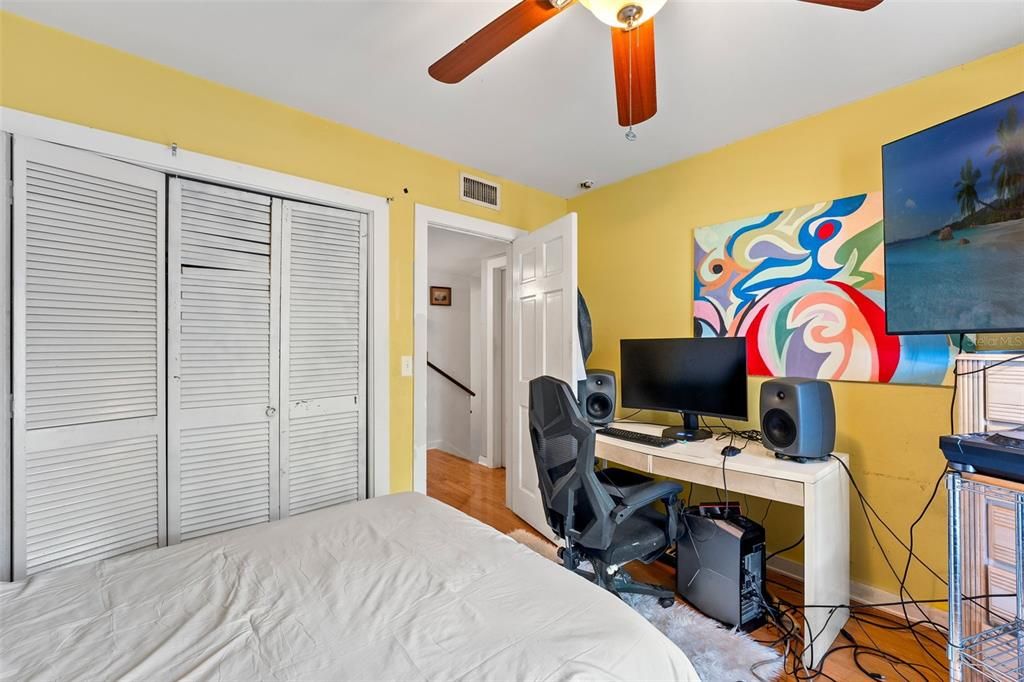 Под контрактом: $999,999 (4 спален, 2 ванн, 2757 Квадратных фут)