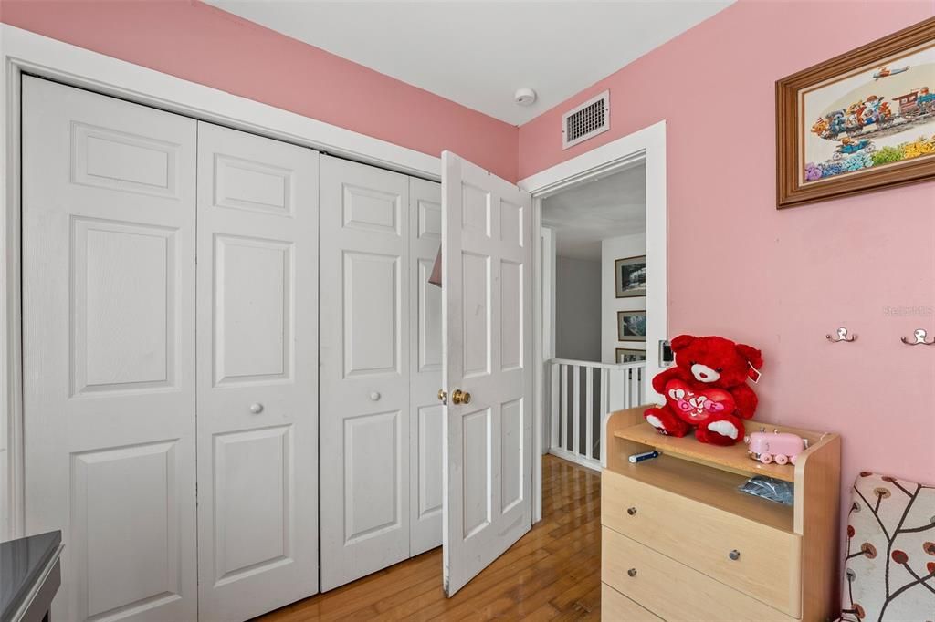 Под контрактом: $999,999 (4 спален, 2 ванн, 2757 Квадратных фут)