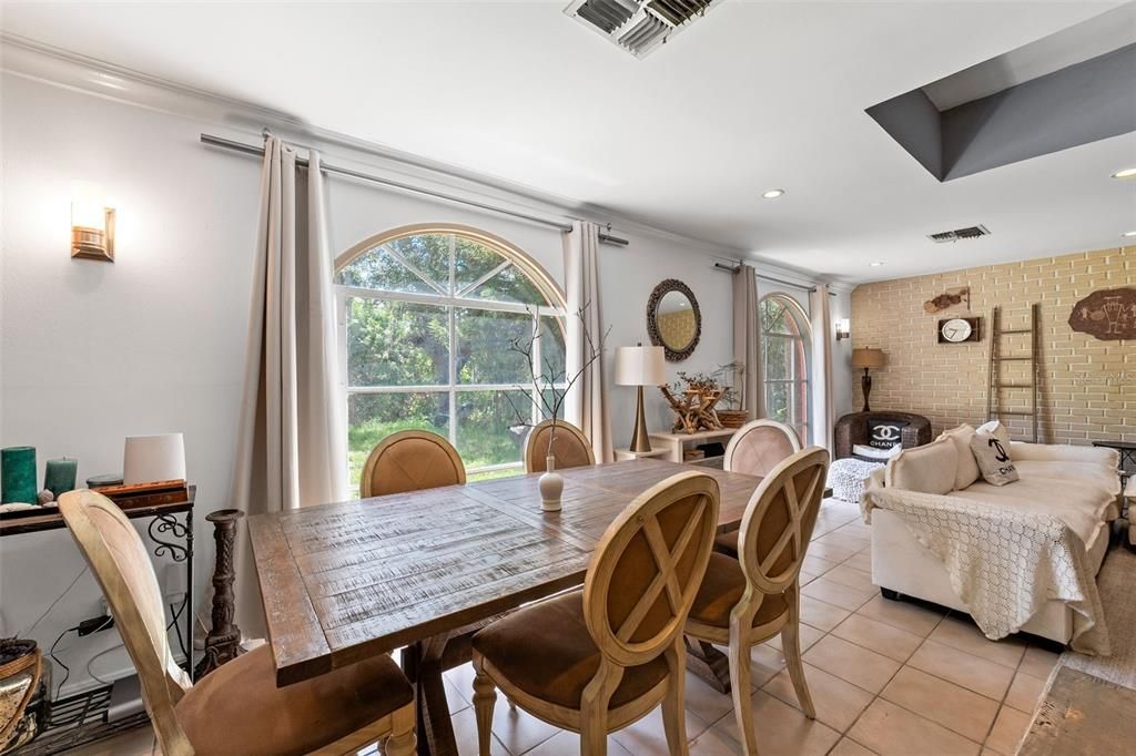 Под контрактом: $999,999 (4 спален, 2 ванн, 2757 Квадратных фут)