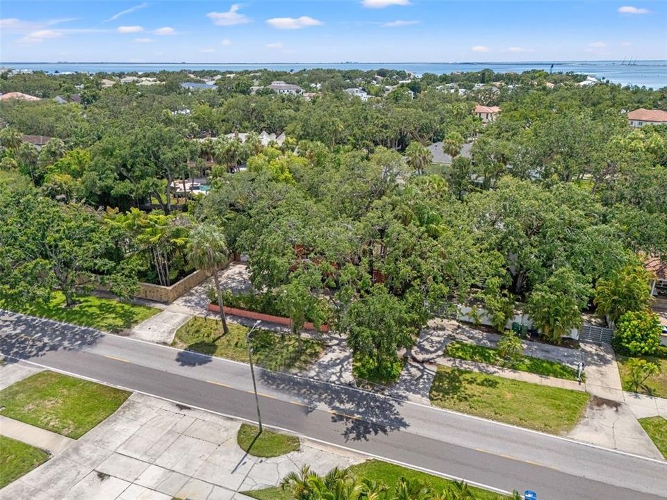 Под контрактом: $999,999 (4 спален, 2 ванн, 2757 Квадратных фут)