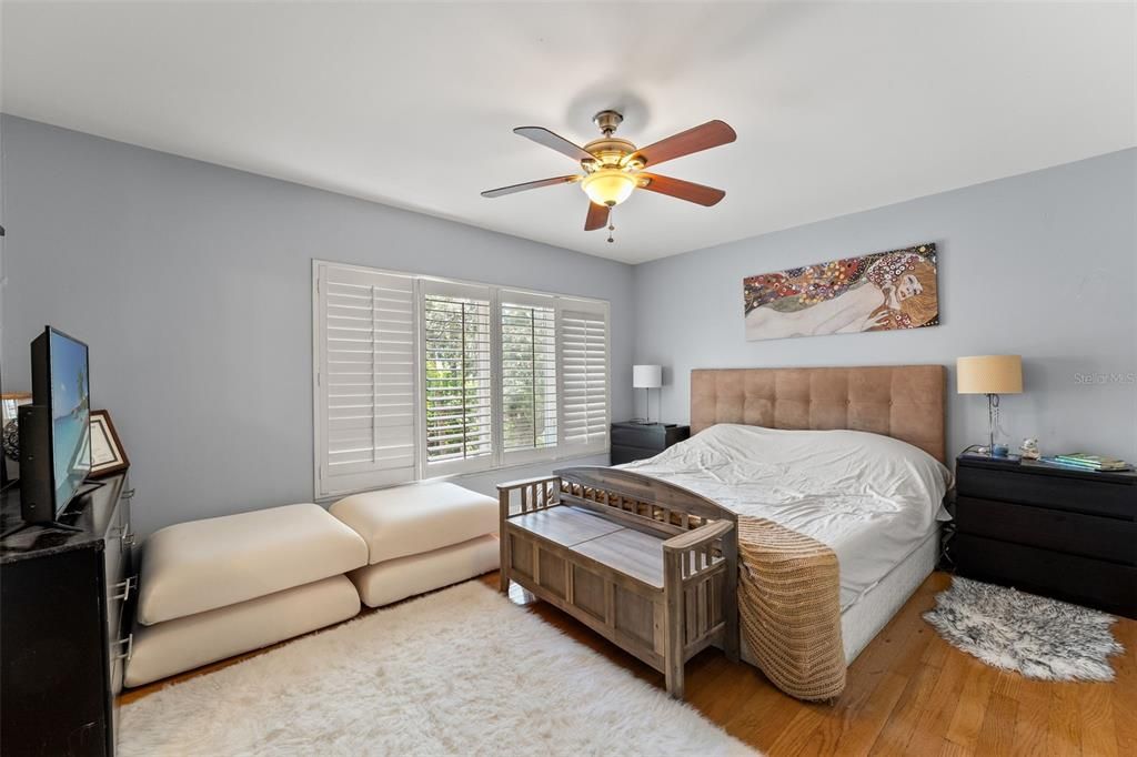 Под контрактом: $999,999 (4 спален, 2 ванн, 2757 Квадратных фут)