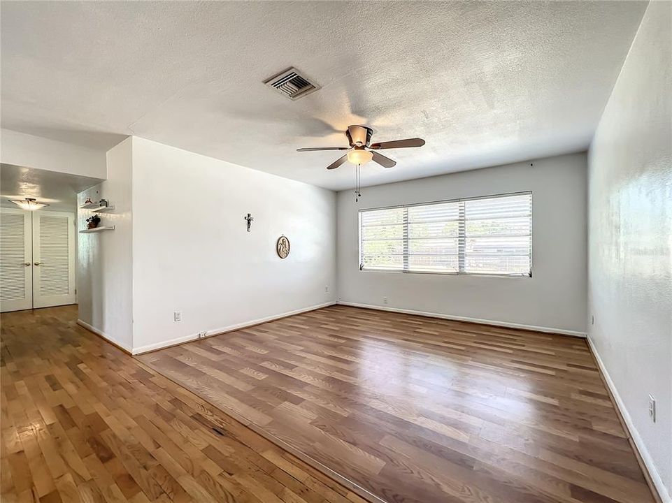 For Sale: $345,000 (4 beds, 2 baths, 1579 Square Feet)