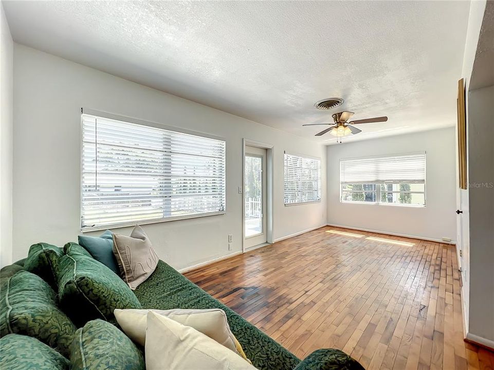 For Sale: $345,000 (4 beds, 2 baths, 1579 Square Feet)