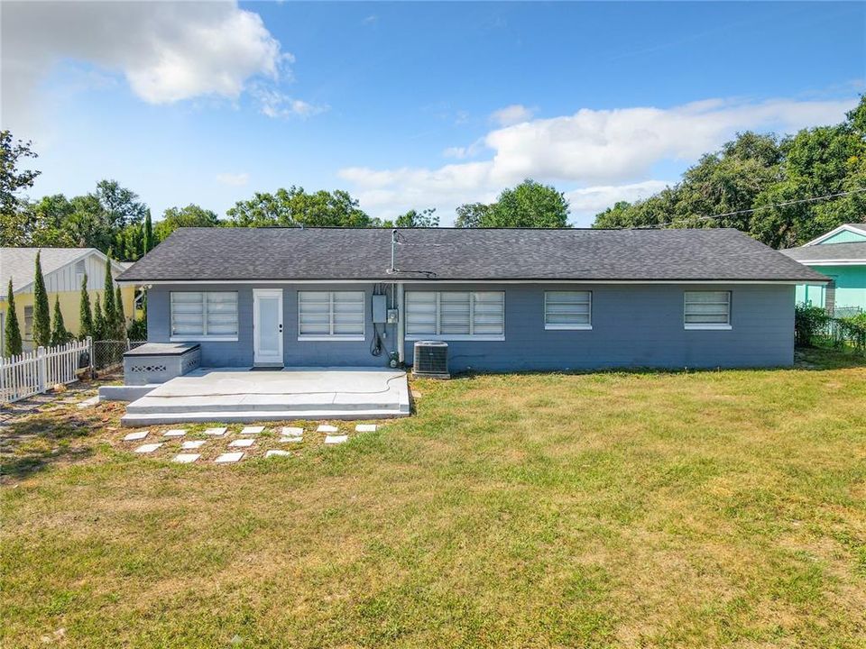 For Sale: $345,000 (4 beds, 2 baths, 1579 Square Feet)