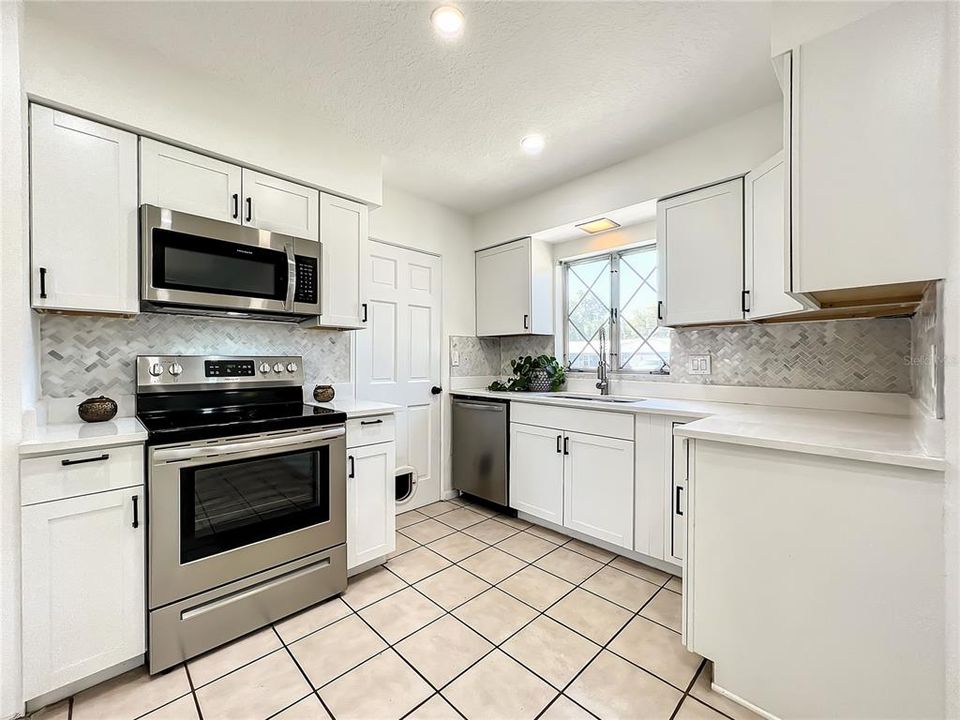 For Sale: $345,000 (4 beds, 2 baths, 1579 Square Feet)