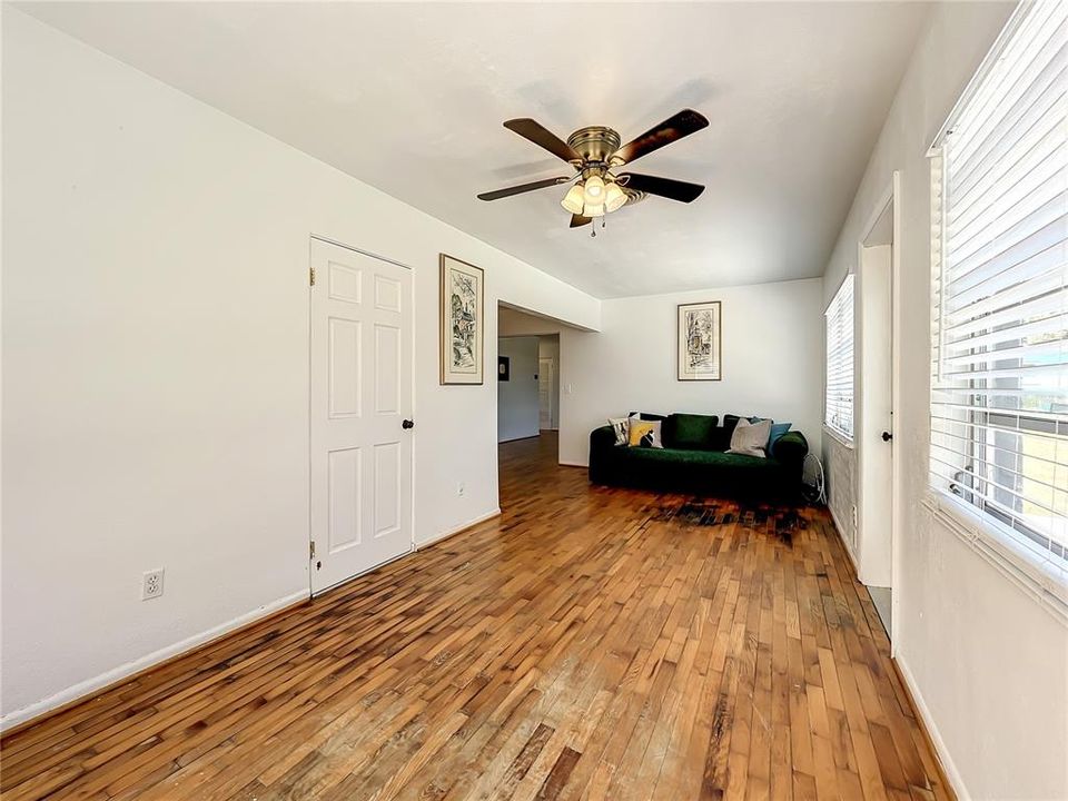 For Sale: $345,000 (4 beds, 2 baths, 1579 Square Feet)