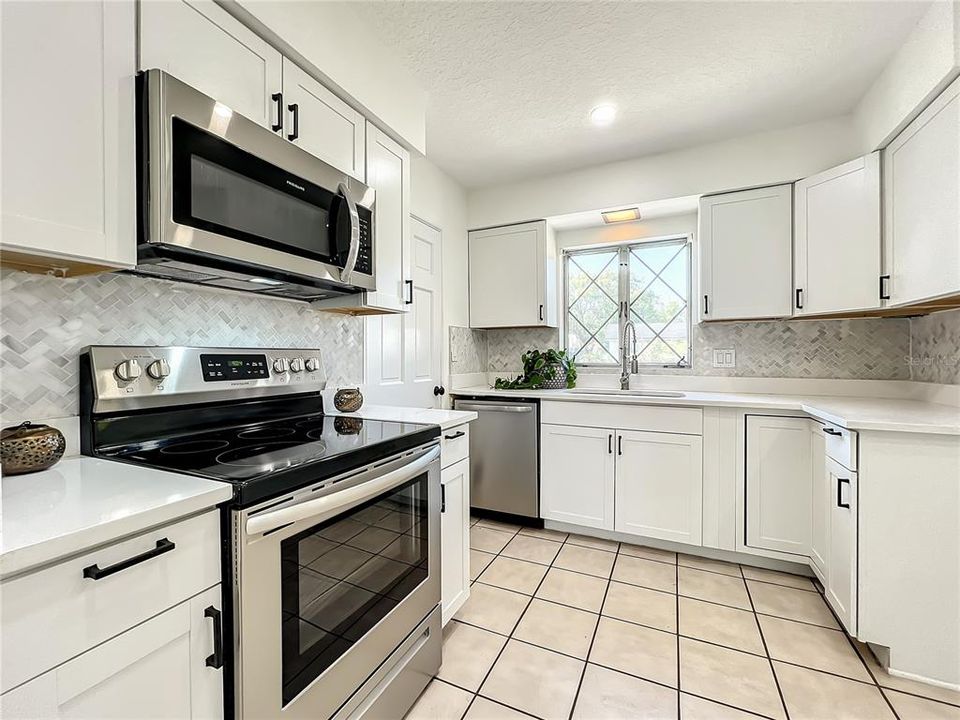 For Sale: $345,000 (4 beds, 2 baths, 1579 Square Feet)