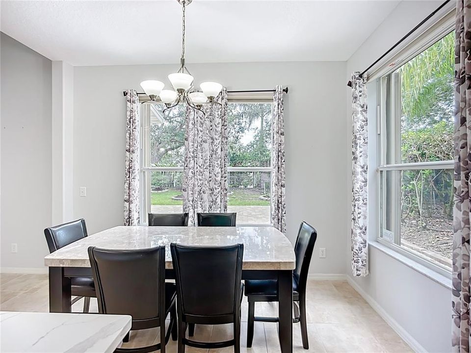 合同活跃: $587,500 (5 贝兹, 3 浴室, 2863 平方英尺)