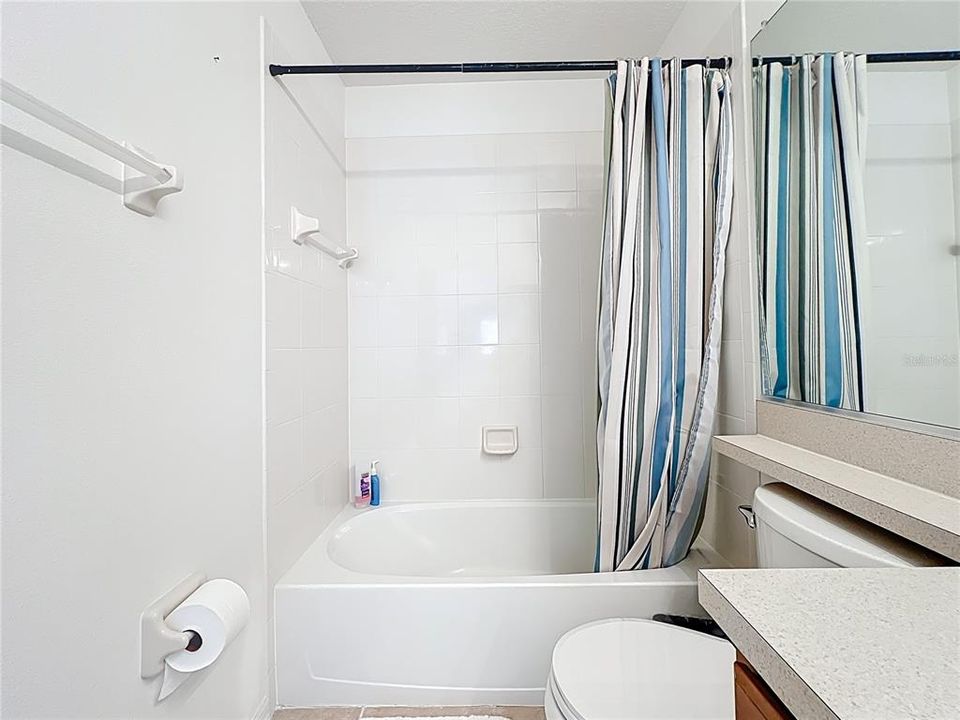 合同活跃: $587,500 (5 贝兹, 3 浴室, 2863 平方英尺)