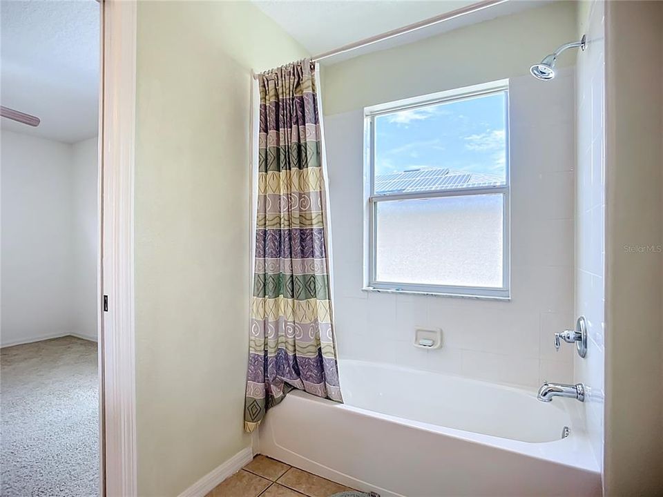 合同活跃: $587,500 (5 贝兹, 3 浴室, 2863 平方英尺)