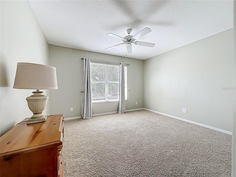 合同活跃: $587,500 (5 贝兹, 3 浴室, 2863 平方英尺)