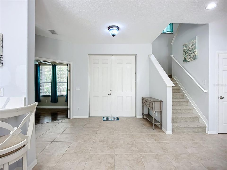 合同活跃: $587,500 (5 贝兹, 3 浴室, 2863 平方英尺)