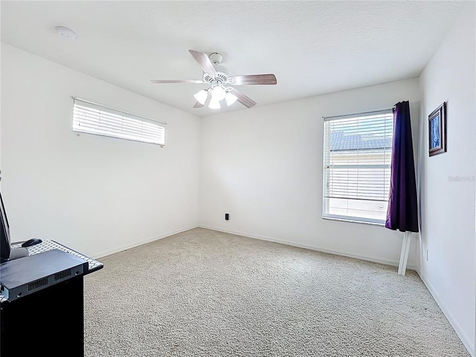 合同活跃: $587,500 (5 贝兹, 3 浴室, 2863 平方英尺)