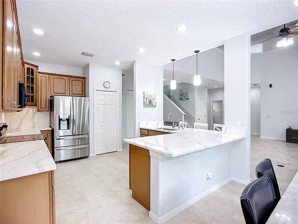 合同活跃: $587,500 (5 贝兹, 3 浴室, 2863 平方英尺)