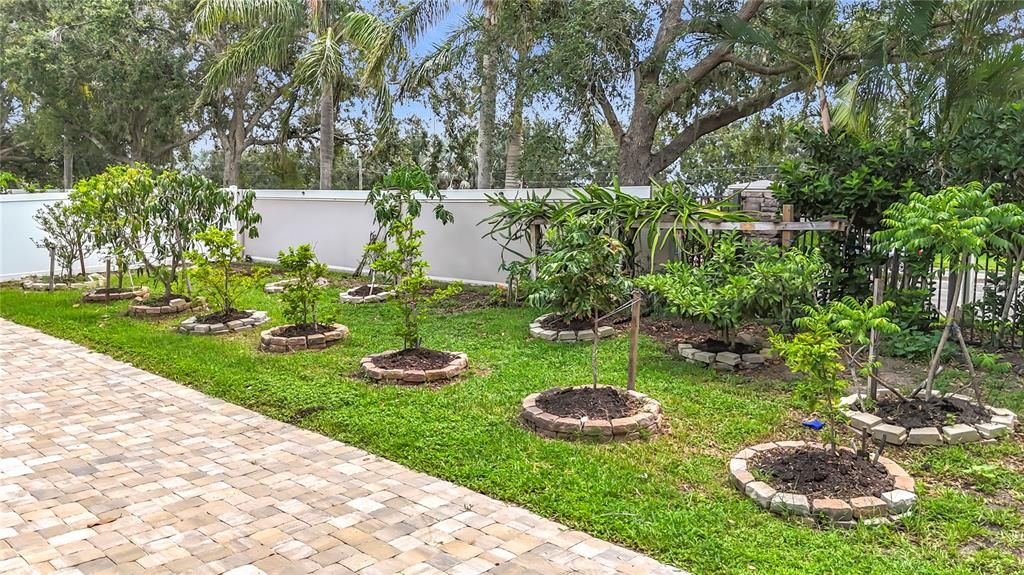 合同活跃: $587,500 (5 贝兹, 3 浴室, 2863 平方英尺)