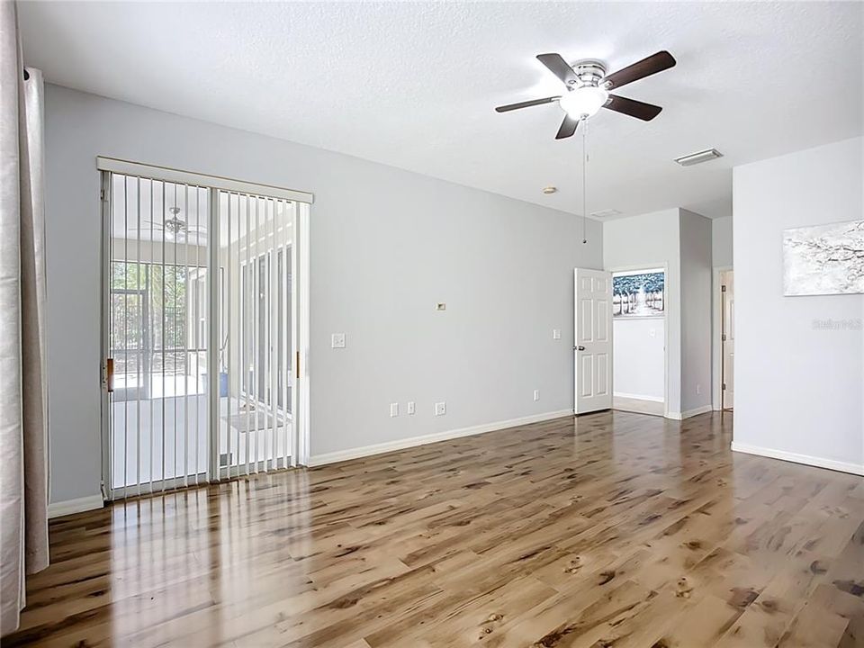 合同活跃: $587,500 (5 贝兹, 3 浴室, 2863 平方英尺)