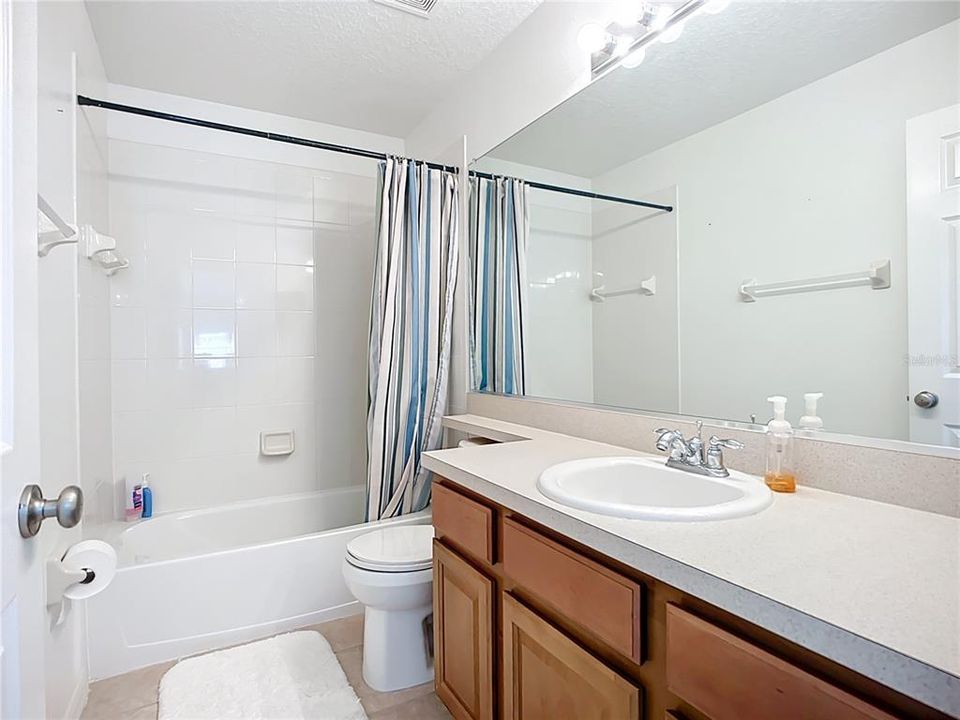 合同活跃: $587,500 (5 贝兹, 3 浴室, 2863 平方英尺)