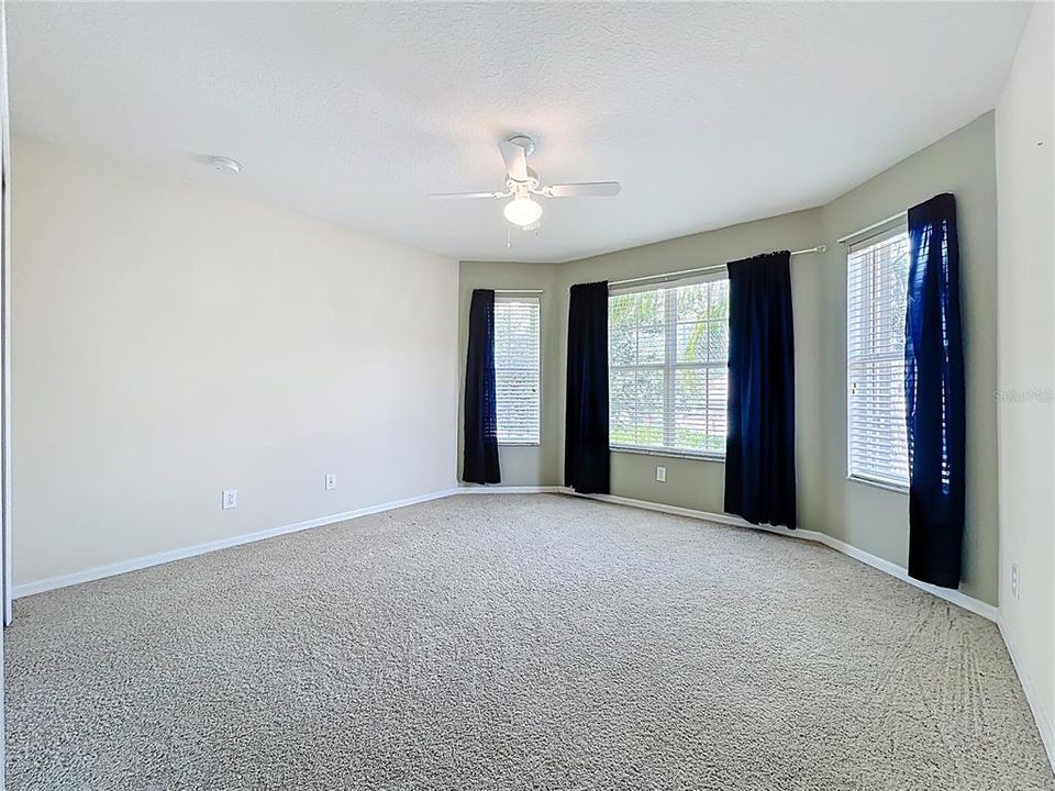 合同活跃: $587,500 (5 贝兹, 3 浴室, 2863 平方英尺)