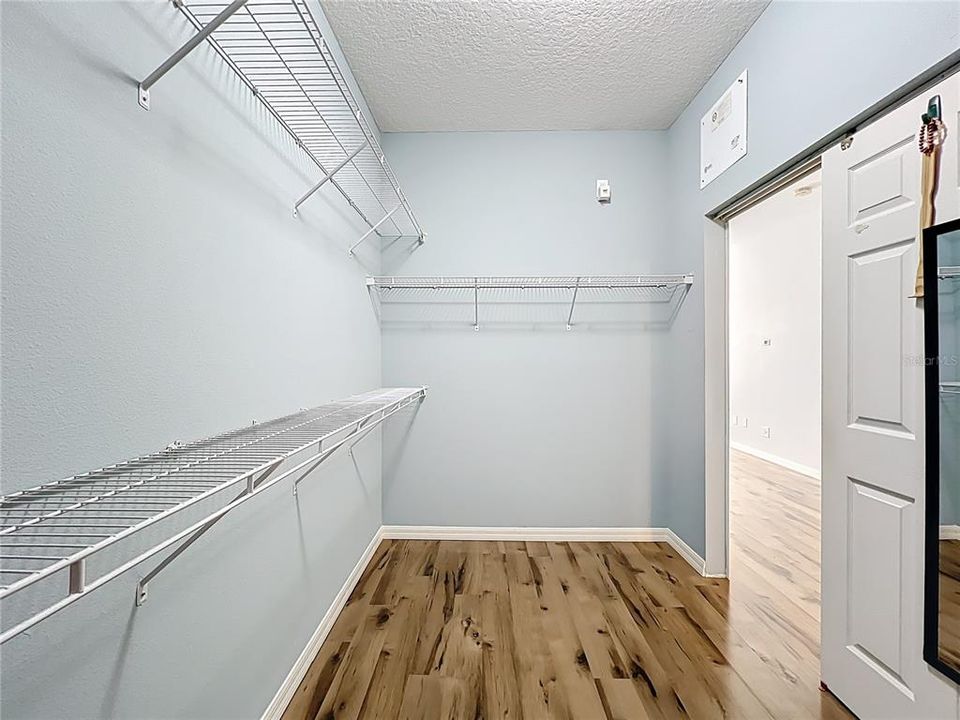 合同活跃: $587,500 (5 贝兹, 3 浴室, 2863 平方英尺)