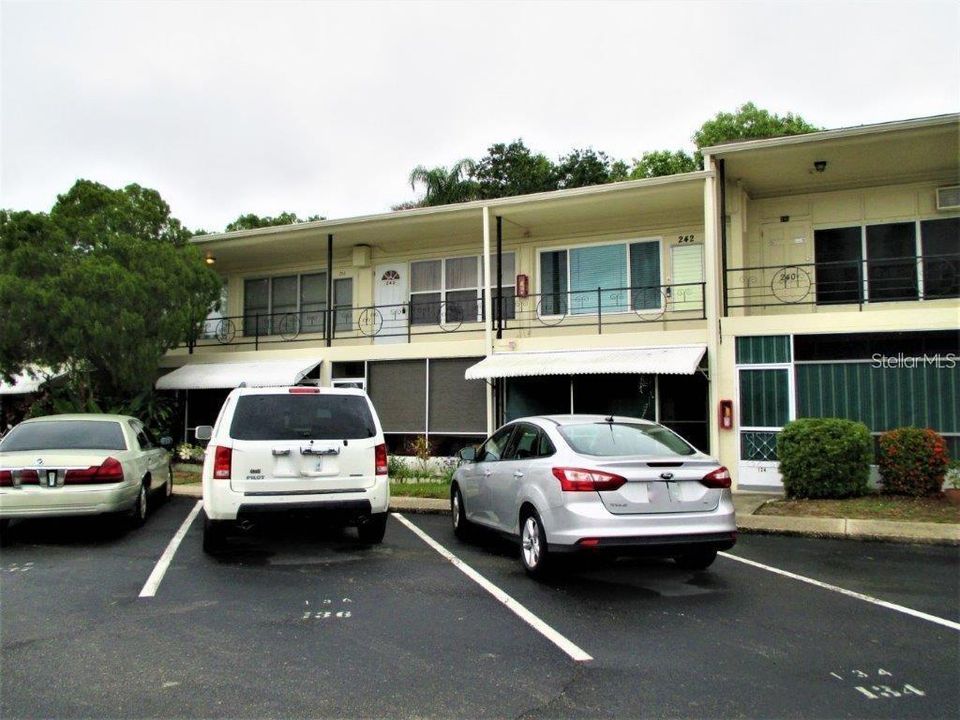 For Sale: $114,700 (2 beds, 1 baths, 875 Square Feet)