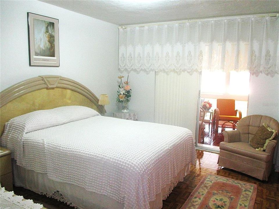 For Sale: $114,700 (2 beds, 1 baths, 875 Square Feet)