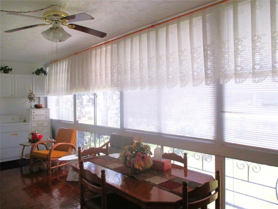 For Sale: $114,700 (2 beds, 1 baths, 875 Square Feet)